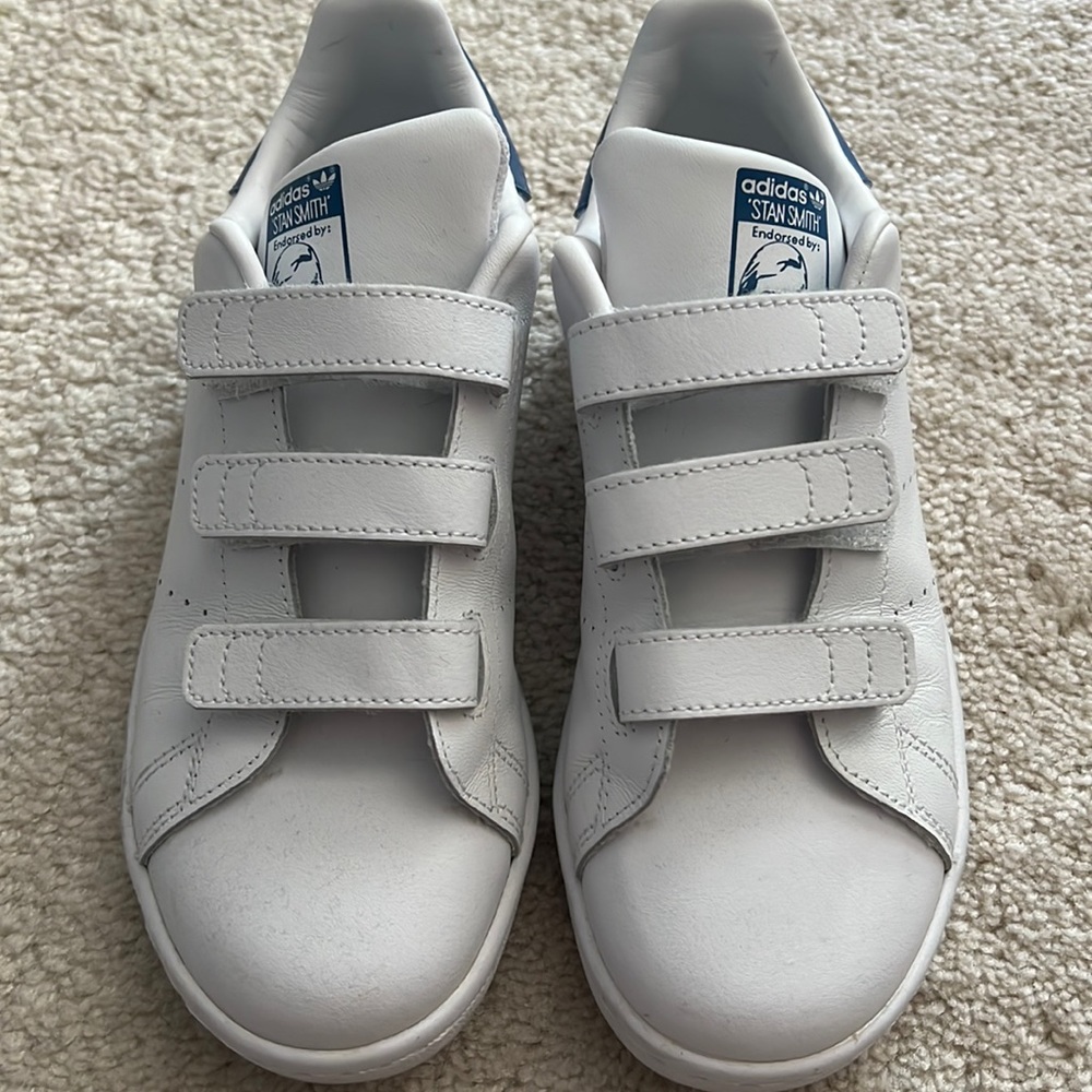 Gently used Adidas Stan Smith velcro in blue - size 3Y